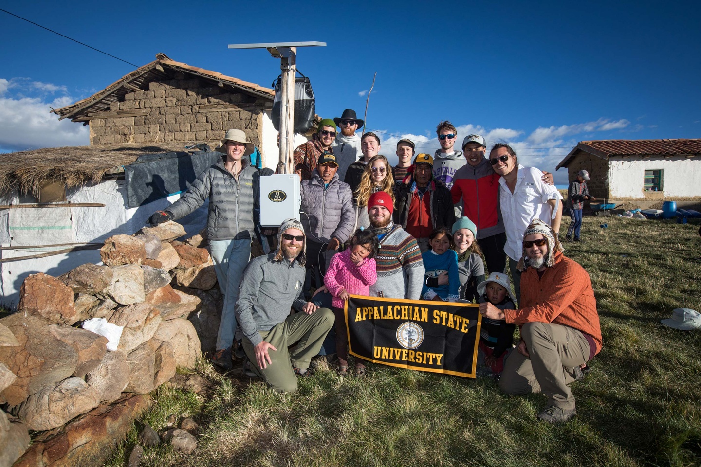 Student group in Peru with App State Flag 