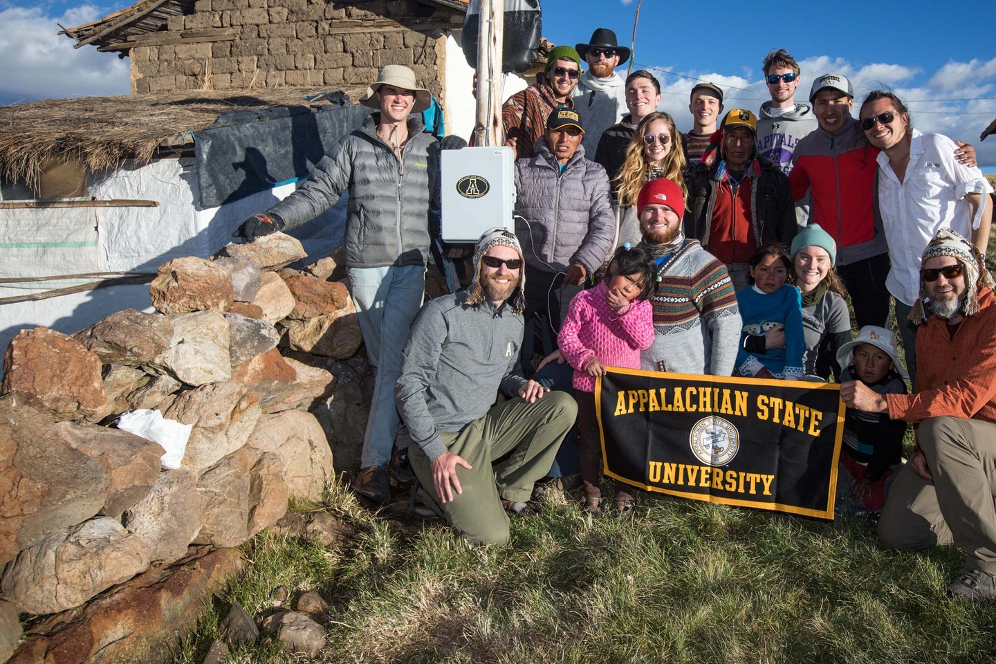 Student group in Peru with App State Flag 